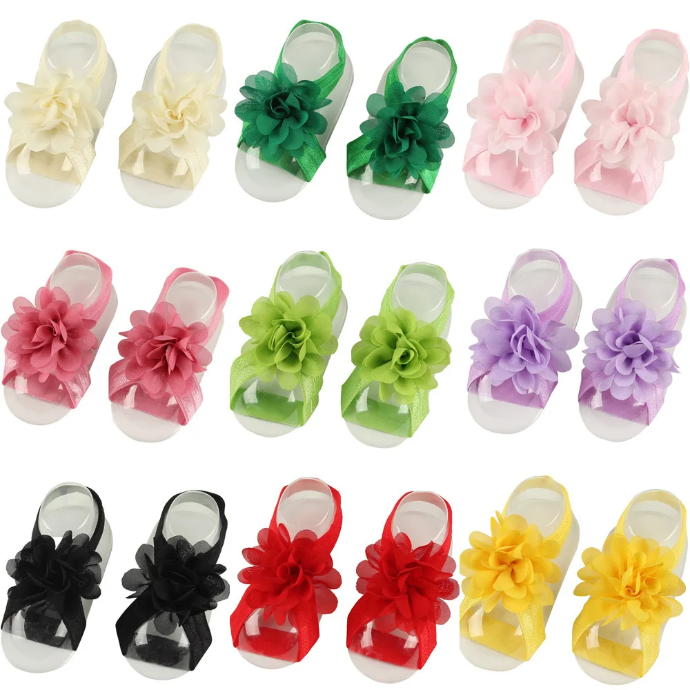Photography Still Life - Sandalias descalzas para niños con flores