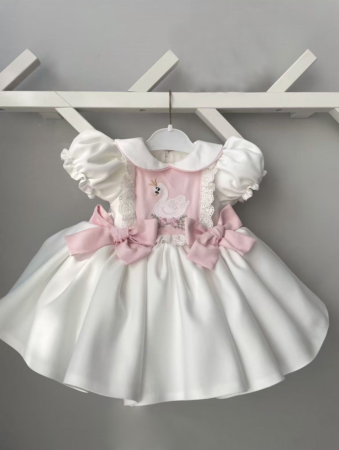 Photography Vintage Style - Vestido de Princesa Vintage con Bordado